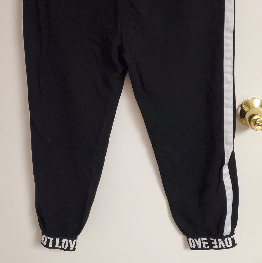 Set de 2 pantalon y crop top con gorro